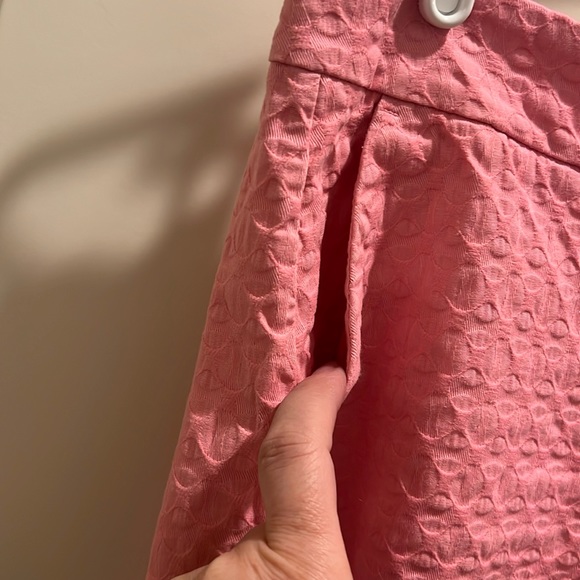 Scallop edge texture fabric short shorts in Barbie tone Pink - Picture 3 of 7